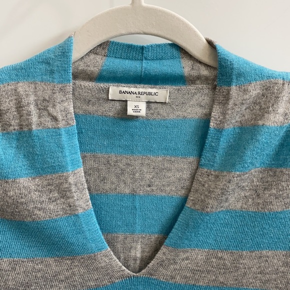 Banana Republic Sweater - Picture 7 of 7